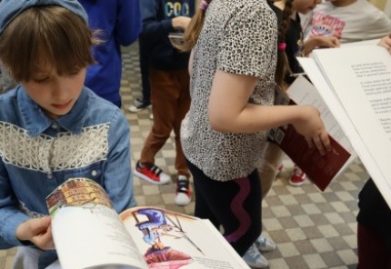 Wręczenie książek Jolanty Horodeckiej Wieczorek w rocznice Jej śmierci...