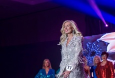 Izabela Hissan VD Miss Polonii Sweden w konkursie Kwiat Dojrzałości 2024...