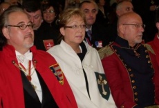 Elizabeth Blania Kacprzyk
prezes Polka International została Dama Zakonu Swietego Jerzego...